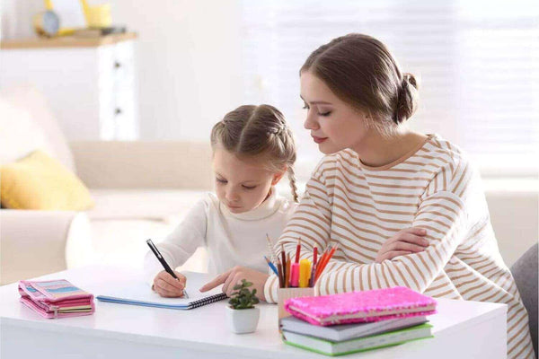 How to teach the child to color?