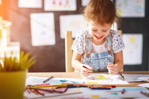 كيف تشجع الأطفال على رسم قلم سهل؟