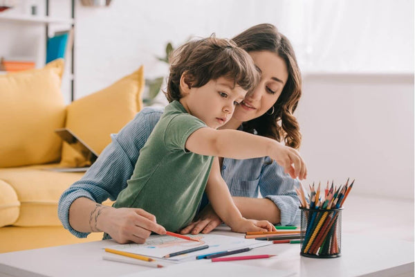 como saber qual lápis escolher para o seu filho de acordo com a idade dele?