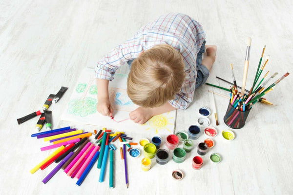 גלה את הטריקים הטובים ביותר לעורר השראה לילד בגיל הגן לצייר